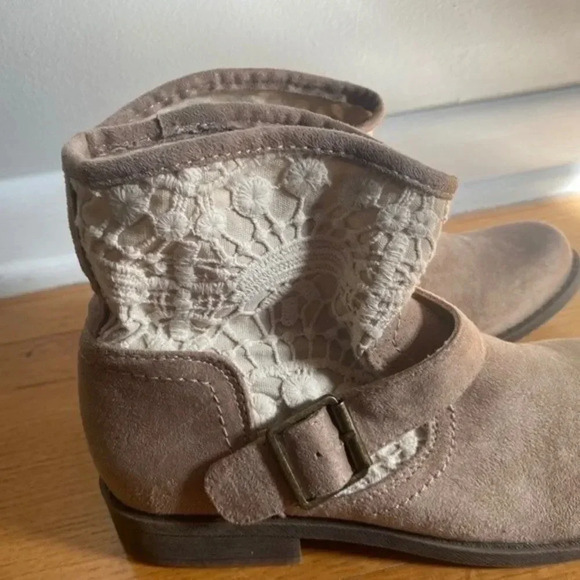 Mudd Tan Lace Ankle Boots - Picture 4 of 11